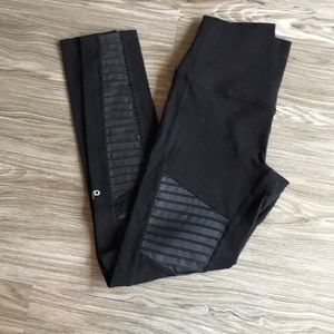 ALO Yoga Pants - Alo Motto Leggings ALO Yoga Pants - Alo Motto Leggings